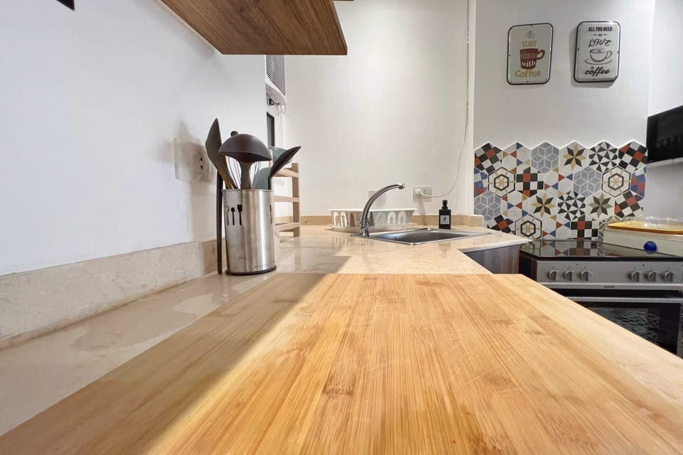Basic Apartment | Private kitchen | Fridge, microwave, oven, stovetop