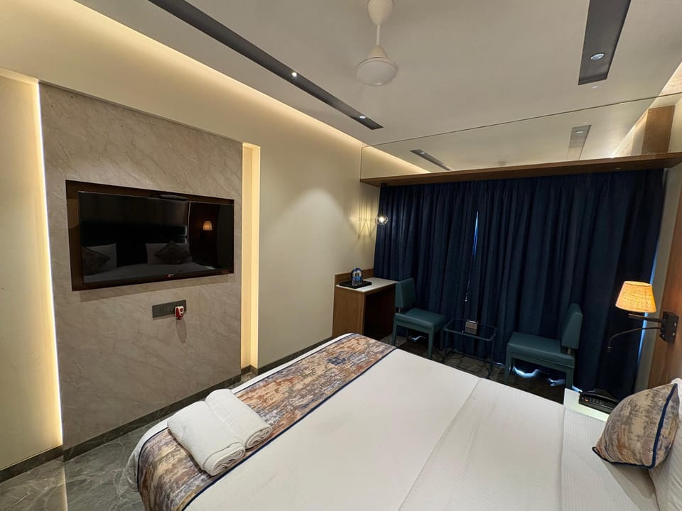 Executive Room | In-room safe, desk, iron/ironing board, free WiFi