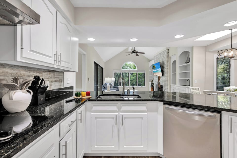 Cook up your favorite dishes in the fully renovated kitchen, equipped with high-end appliances and ample prep space.