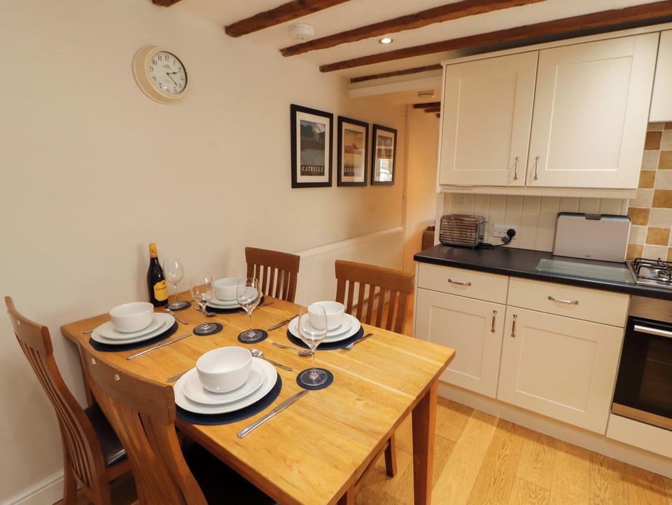 Cottage | Dining