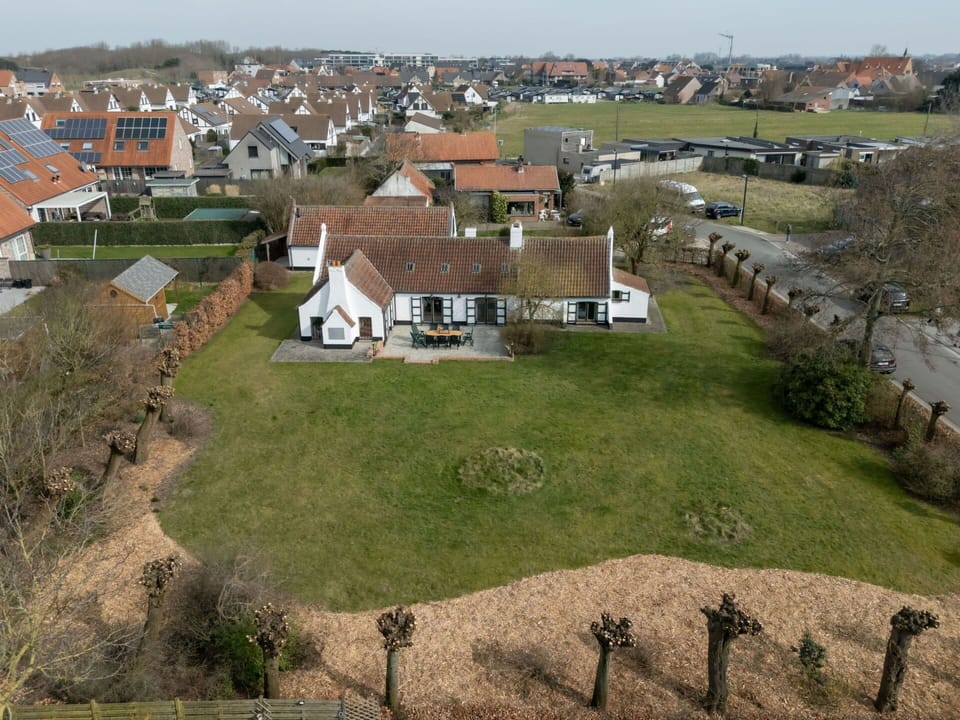House, Grass, Building, Roof, Residential Area, Home, Rural Area, Cottage, Plain