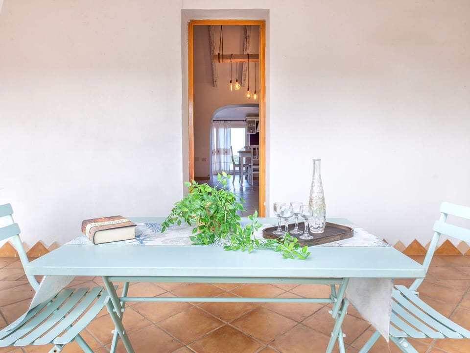 Furniture, Table, Wood, Chair, Kitchen & Dining Room Table, Dining Room, Outdoor Table, Restaurant, Natural Material, Tablecloth