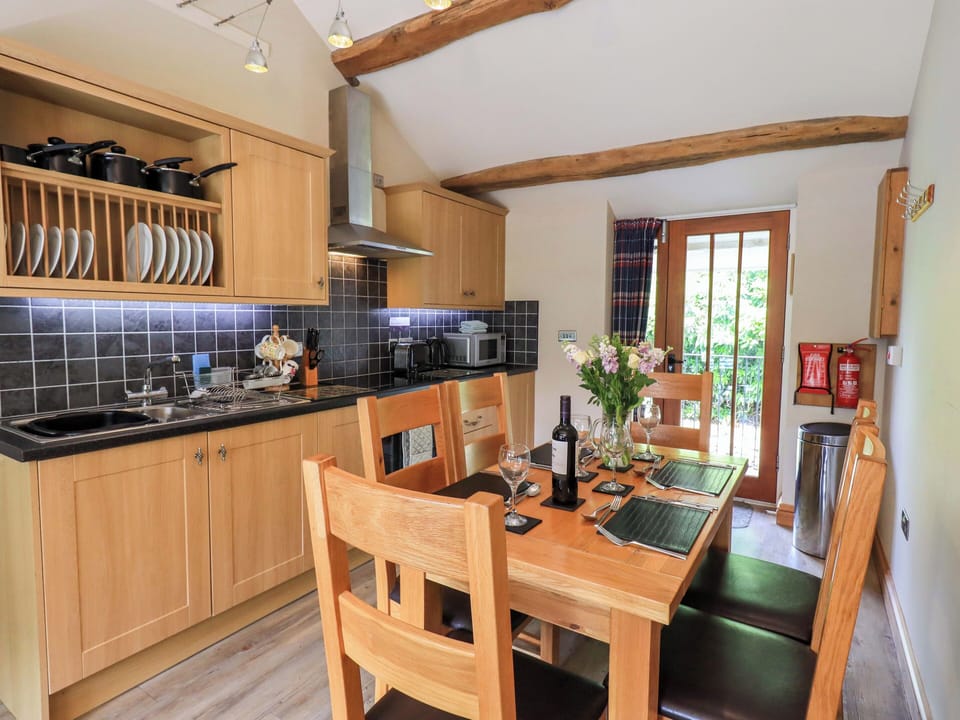 Cottage | Dining