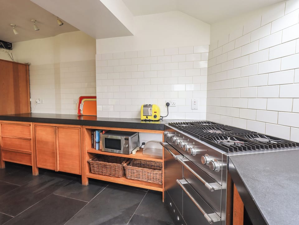 Dishwasher, cookware/dishes/utensils
