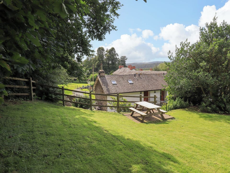 Cottage | Outdoor dining