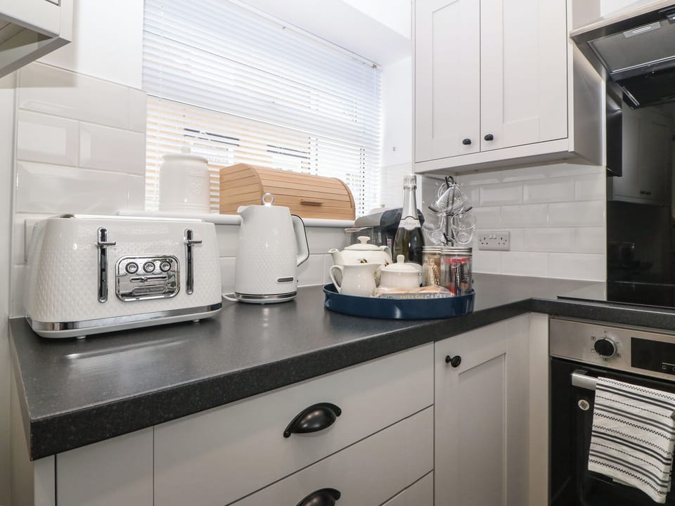 Dishwasher, cookware/dishes/utensils
