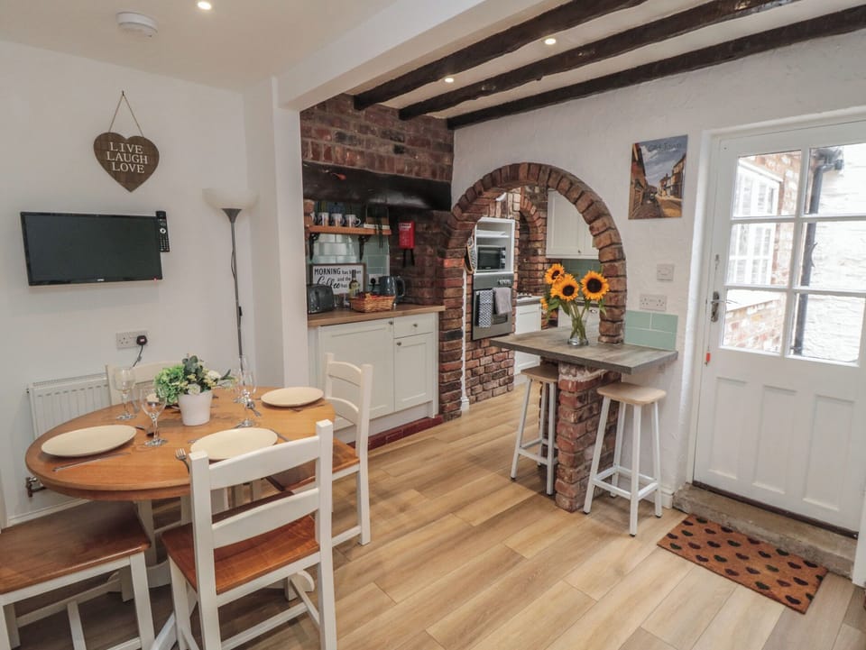 Cottage | Interior
