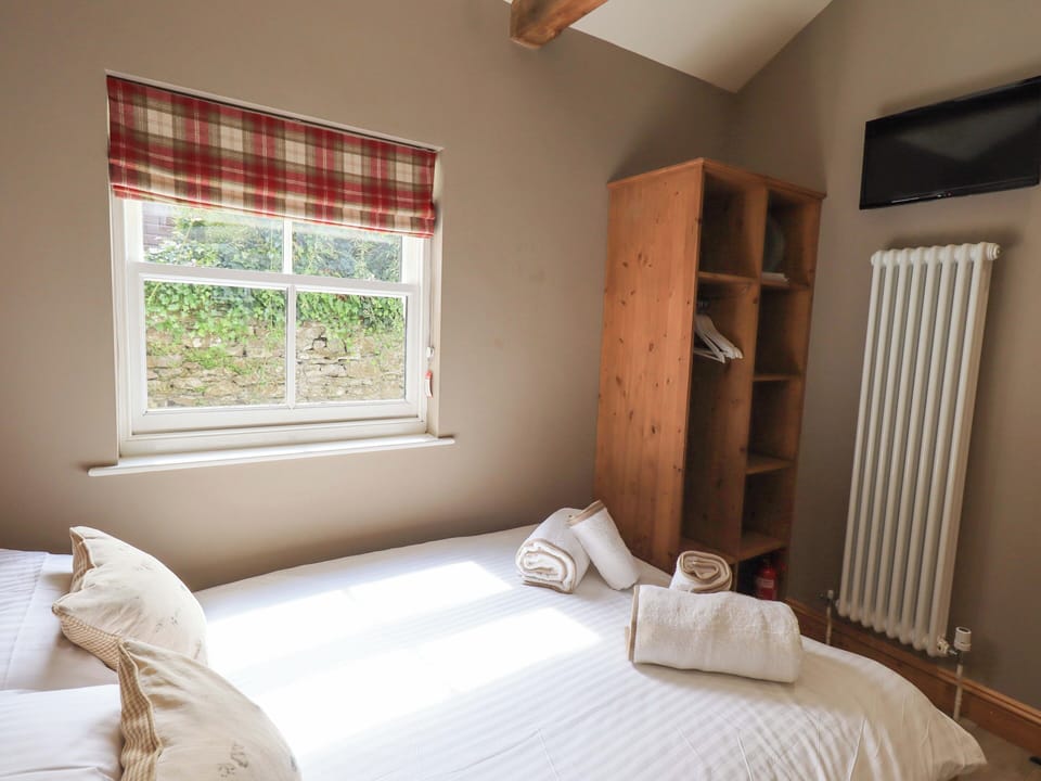 Abbots Reading Suite Cottage in England