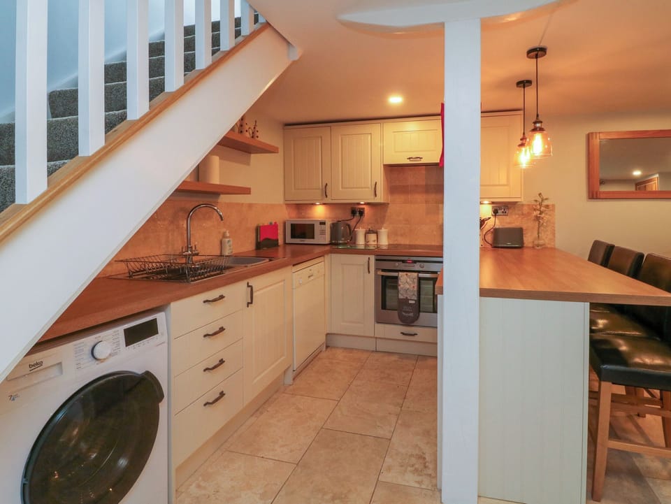 Fridge, dishwasher, electric kettle, toaster