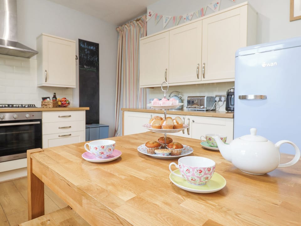 Fridge, dishwasher, electric kettle, toaster