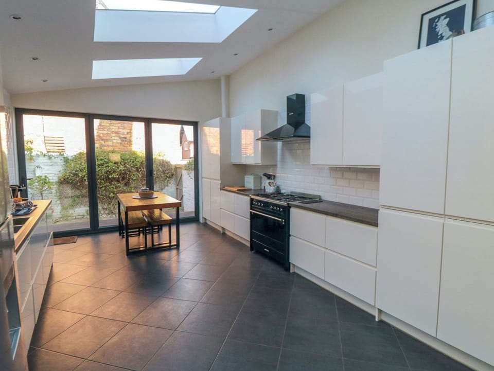 Fridge, dishwasher, electric kettle, cookware/dishes/utensils
