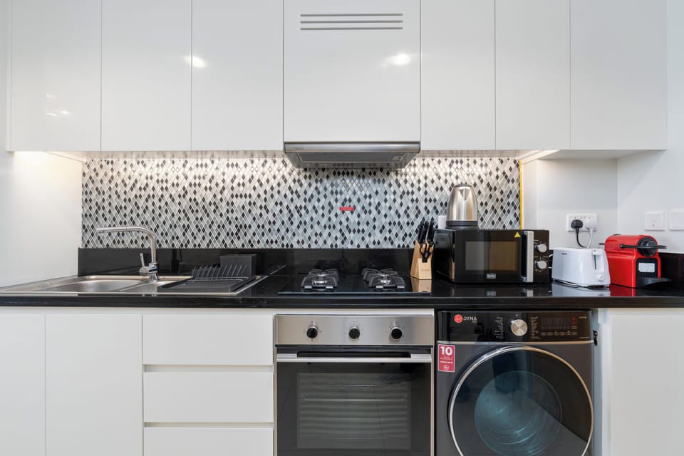 Superior Studio Suite, Ocean View | Private kitchen | Espresso maker, coffee/tea maker, electric kettle