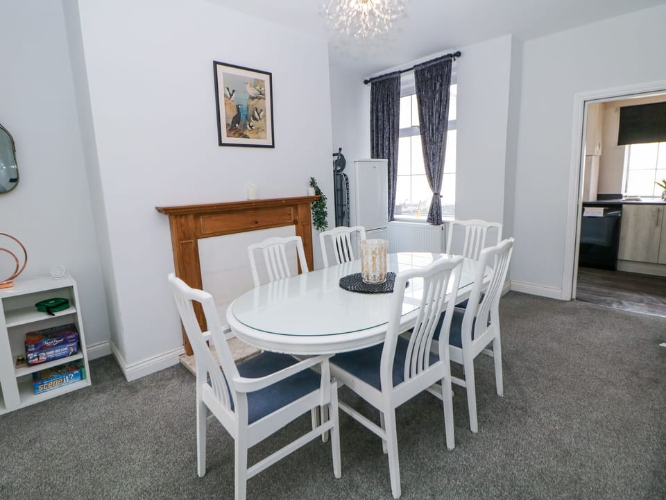 Cottage | Dining