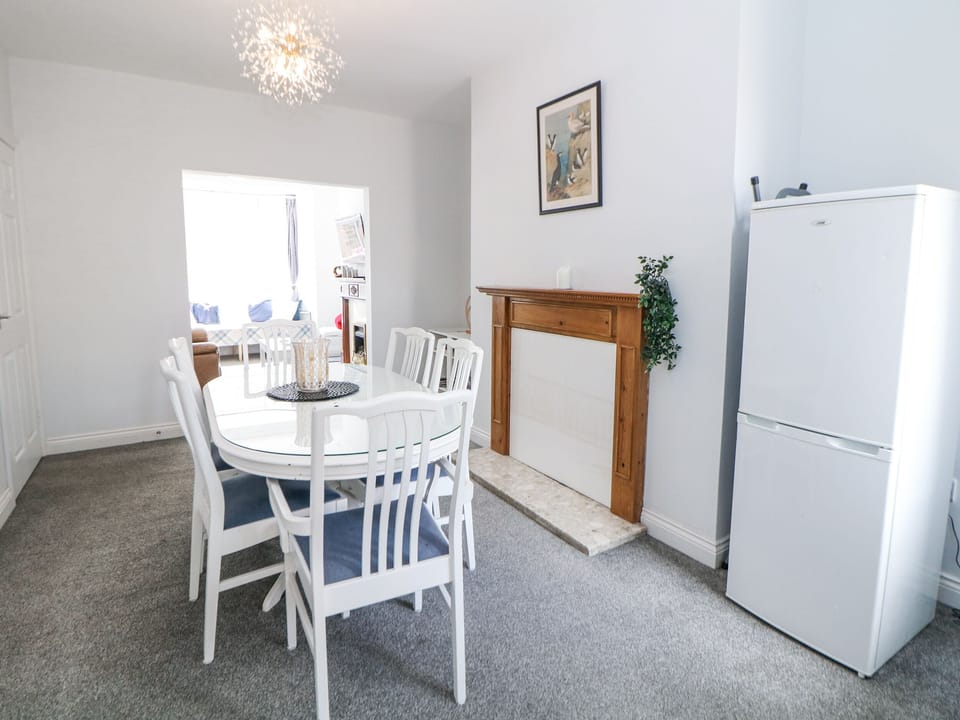Cottage | Dining