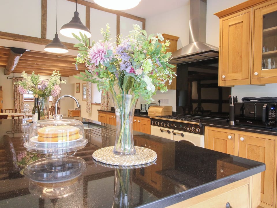 Dishwasher, electric kettle, toaster, cookware/dishes/utensils