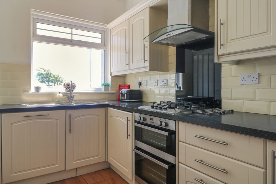 Fridge, dishwasher, electric kettle, toaster