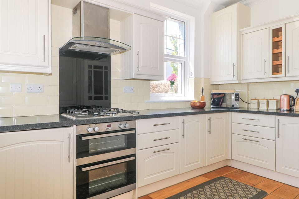 Fridge, dishwasher, electric kettle, toaster