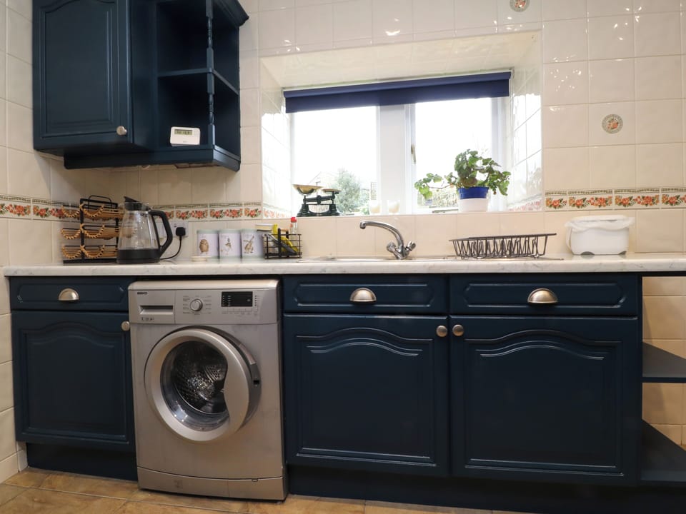Dishwasher, cookware/dishes/utensils