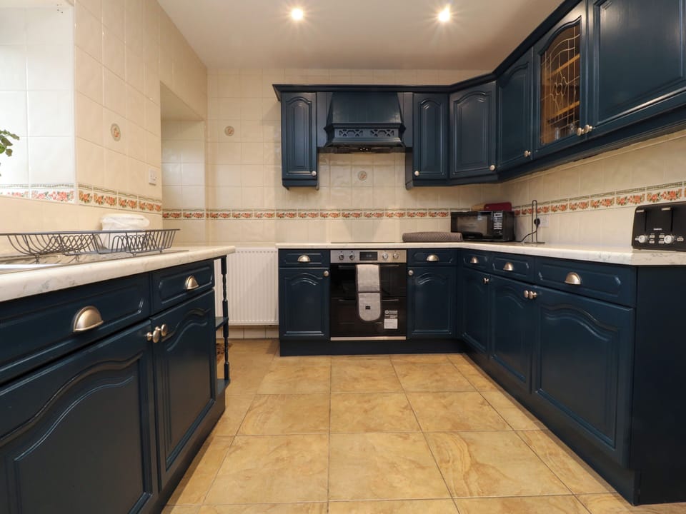 Dishwasher, cookware/dishes/utensils