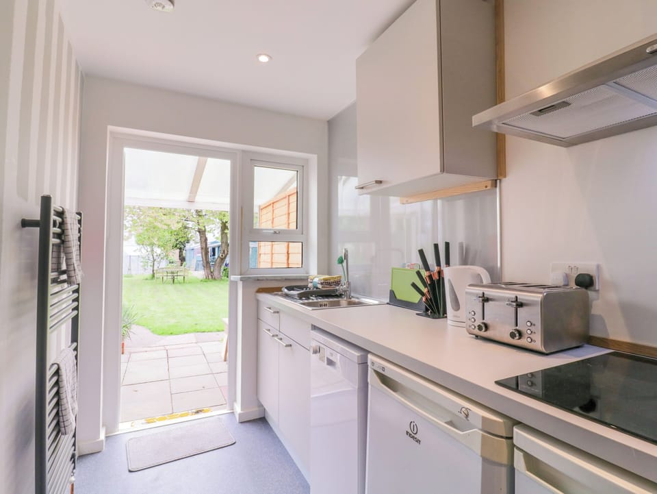 Fridge, dishwasher, electric kettle, cookware/dishes/utensils