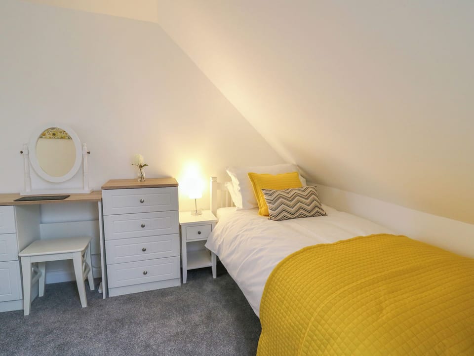 2 bedrooms, individually decorated, individually furnished, free WiFi