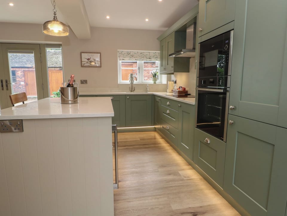 Fridge, dishwasher, cookware/dishes/utensils