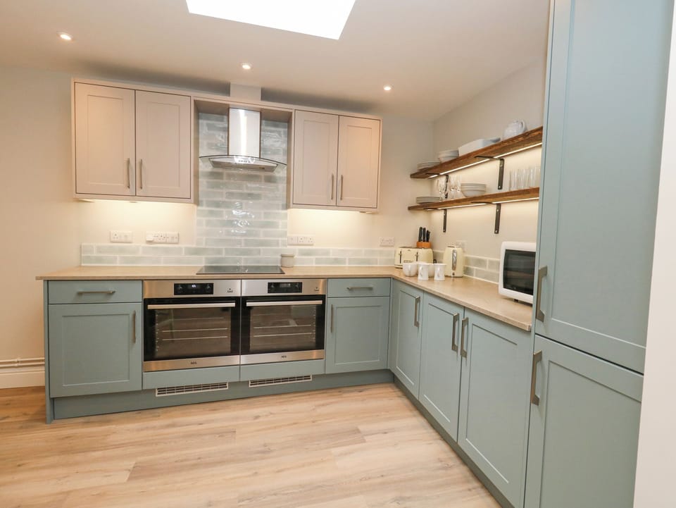 Fridge, dishwasher, electric kettle, toaster