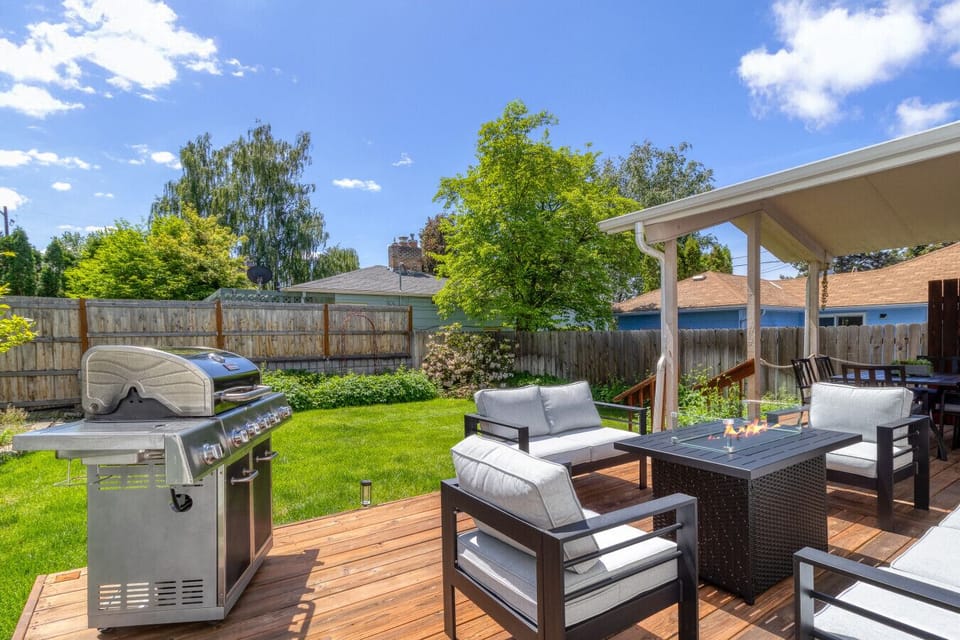Private back yard patio with propane BBQ