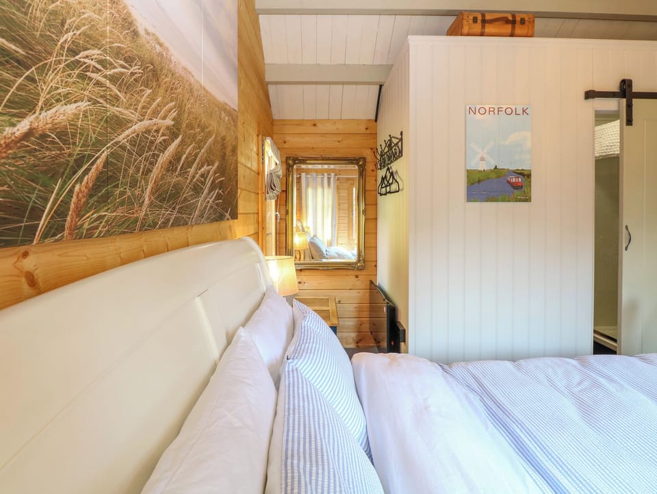 1 bedroom, individually decorated, individually furnished, free WiFi