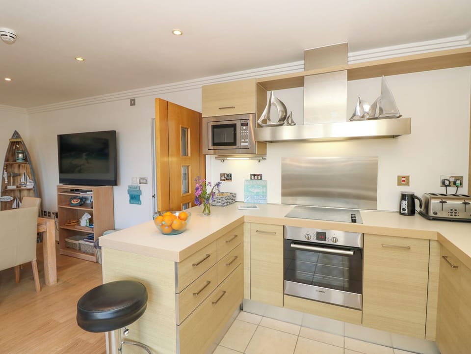 Fridge, dishwasher, electric kettle, toaster