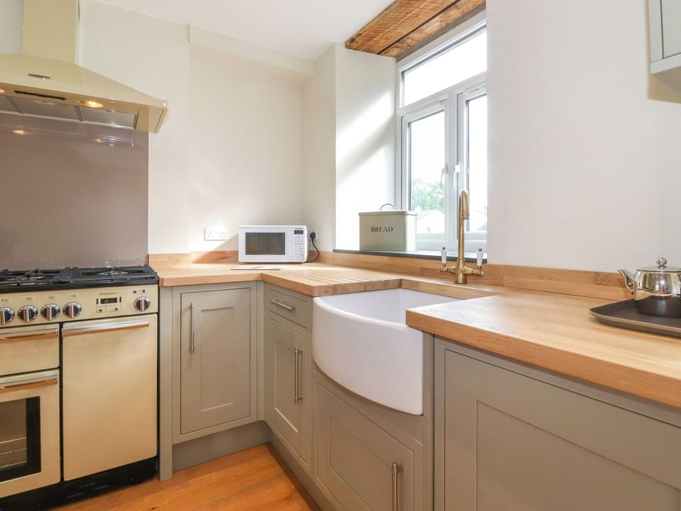 Fridge, dishwasher, electric kettle, cookware/dishes/utensils