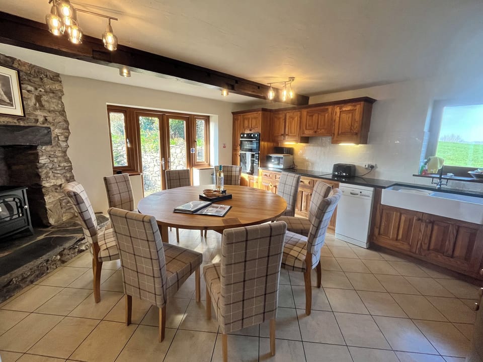 Cottage | Dining