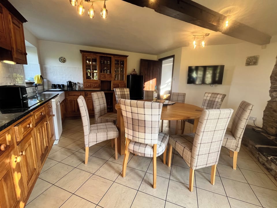 Cottage | Dining