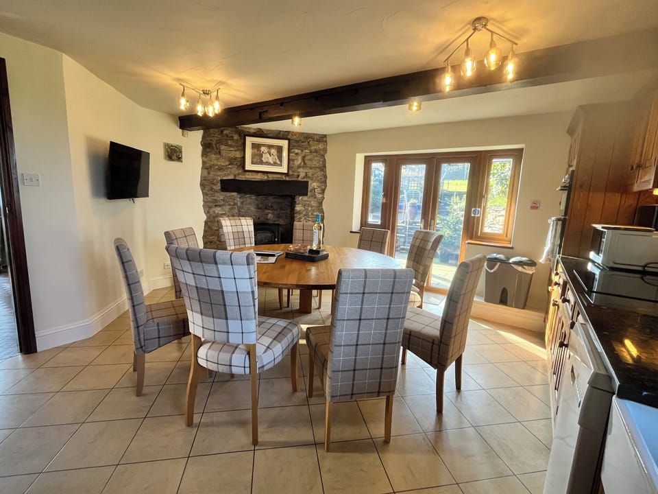 Cottage | Dining