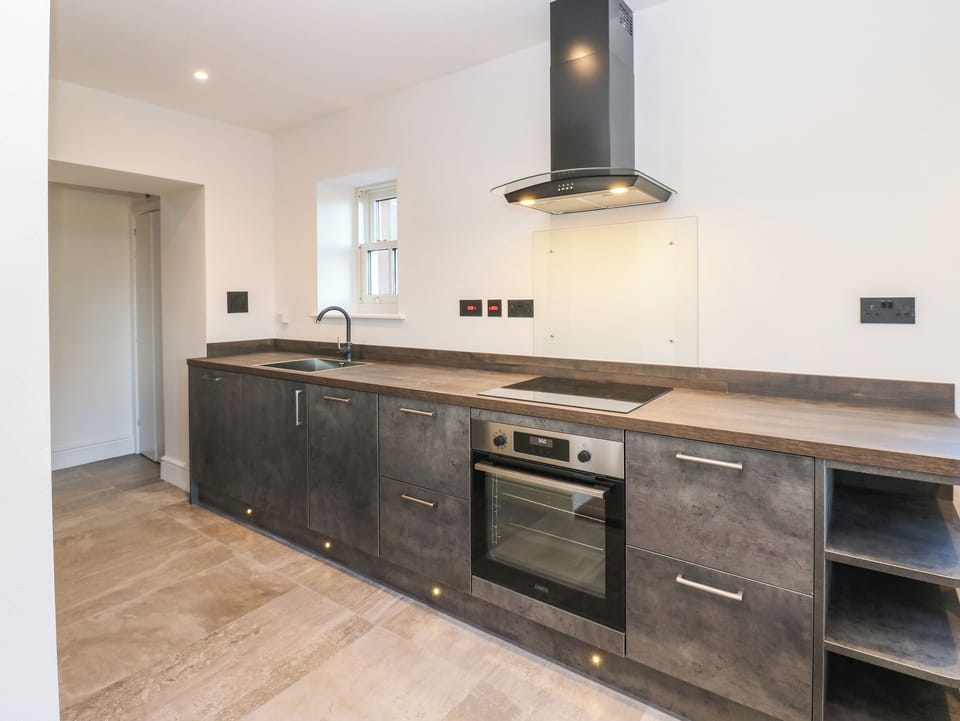 Dishwasher, electric kettle, toaster, cookware/dishes/utensils