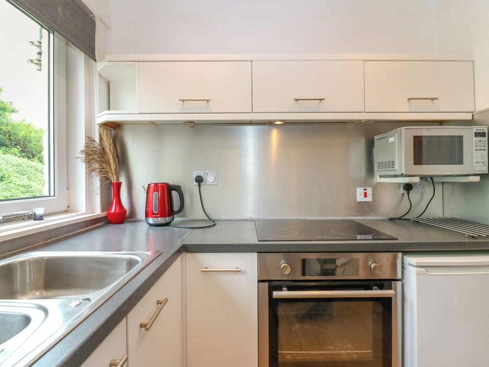 Fridge, toaster, cookware/dishes/utensils