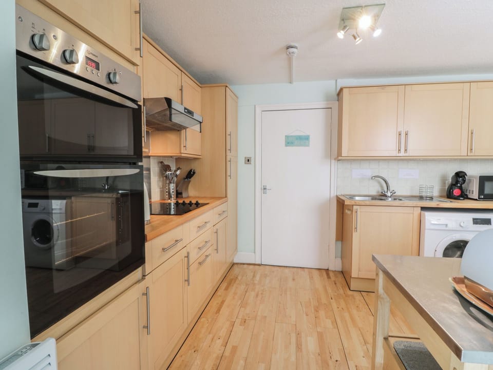 Fridge, microwave, dishwasher, toaster