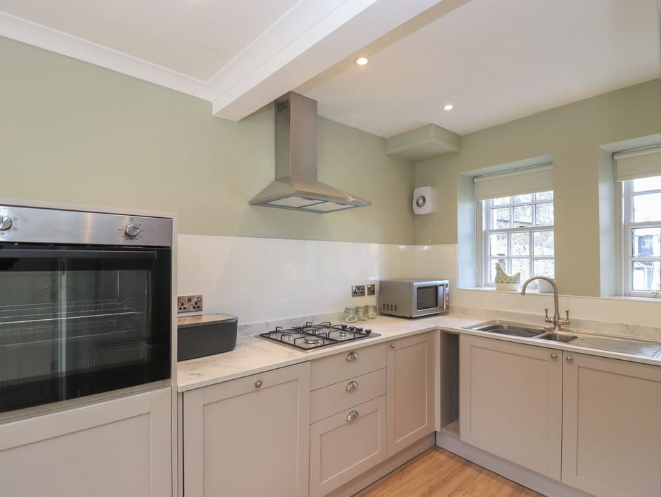 Dishwasher, electric kettle, cookware/dishes/utensils