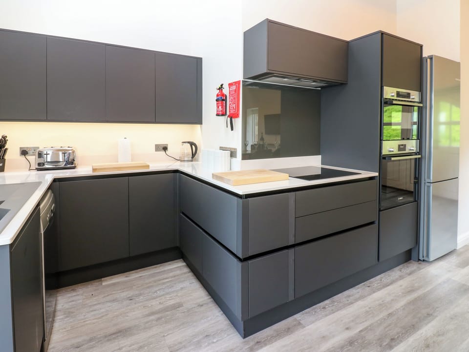 Dishwasher, cookware/dishes/utensils