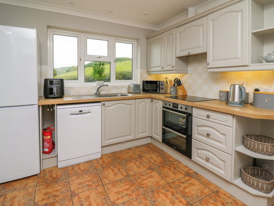 Dishwasher, cookware/dishes/utensils