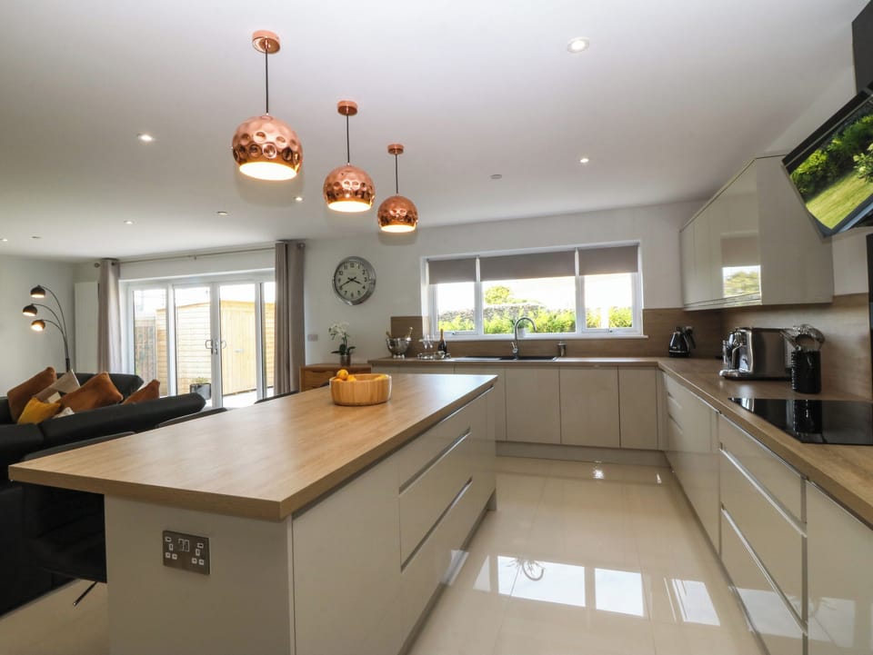 Fridge, dishwasher, electric kettle, toaster