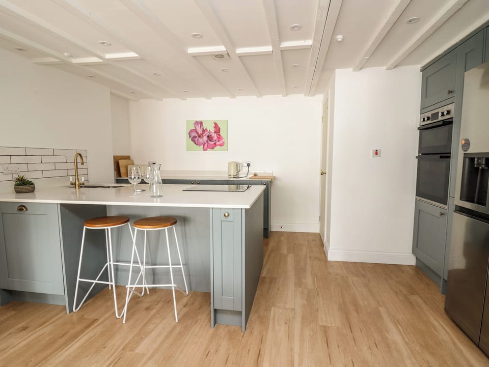 Fridge, dishwasher, electric kettle, cookware/dishes/utensils