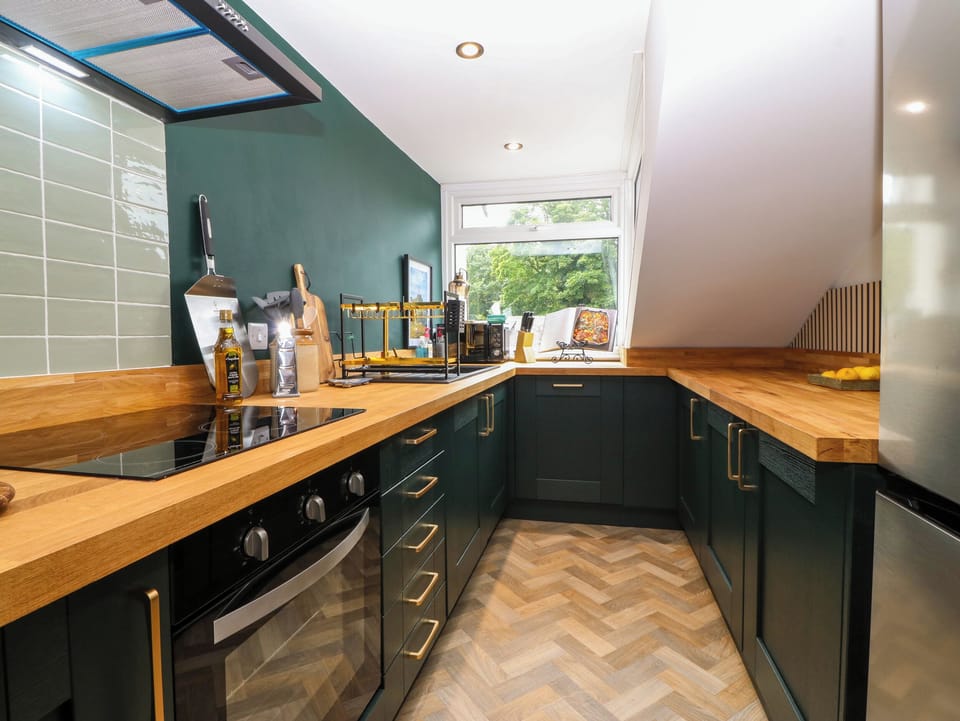 Fridge, dishwasher, electric kettle, cookware/dishes/utensils