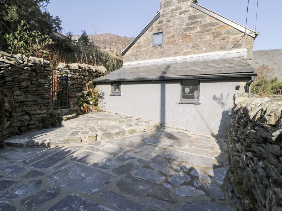 Cottage | Property grounds