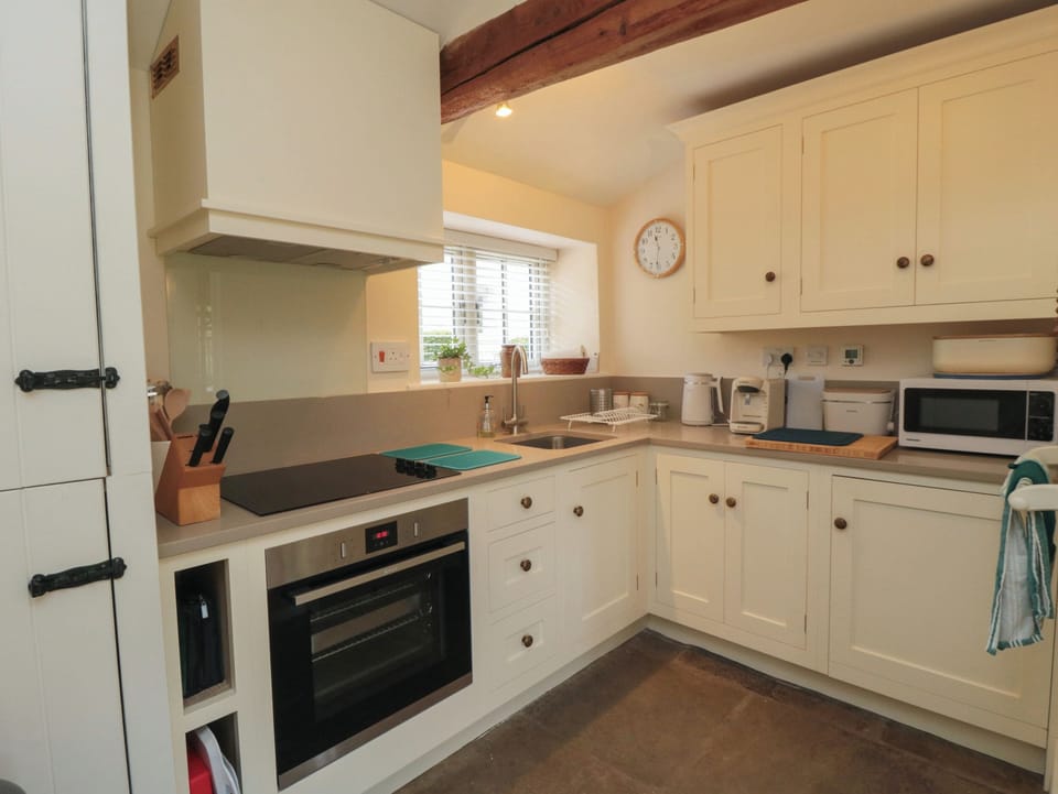 Fridge, electric kettle, toaster, cookware/dishes/utensils