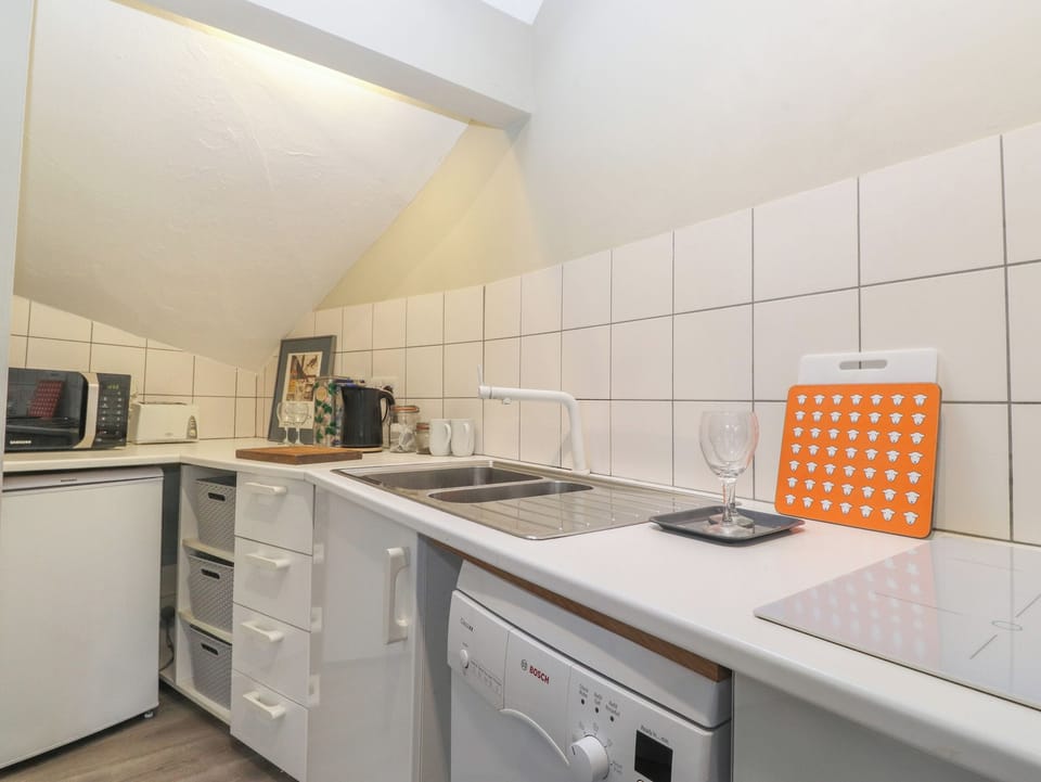 Fridge, dishwasher, electric kettle, toaster