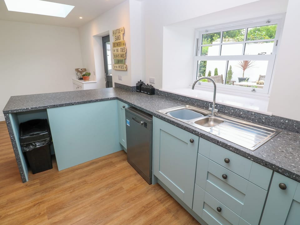 Fridge, dishwasher, cookware/dishes/utensils