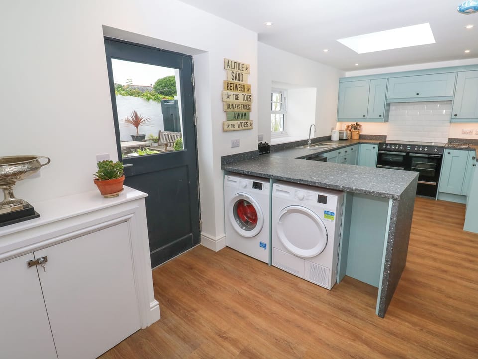Fridge, dishwasher, cookware/dishes/utensils