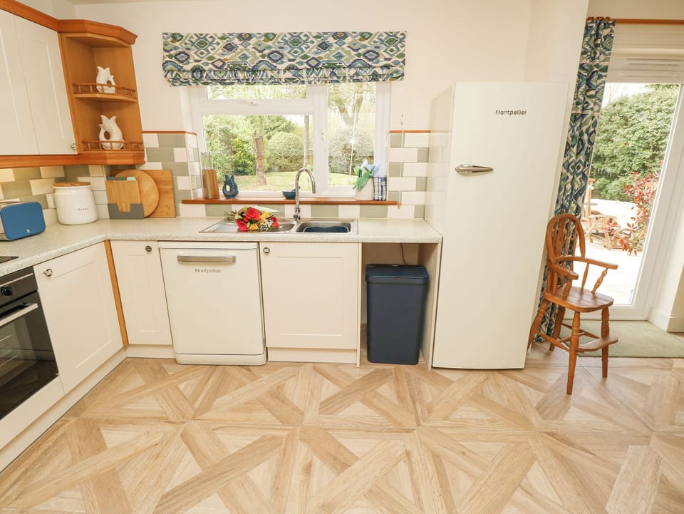 Fridge, dishwasher, electric kettle, toaster