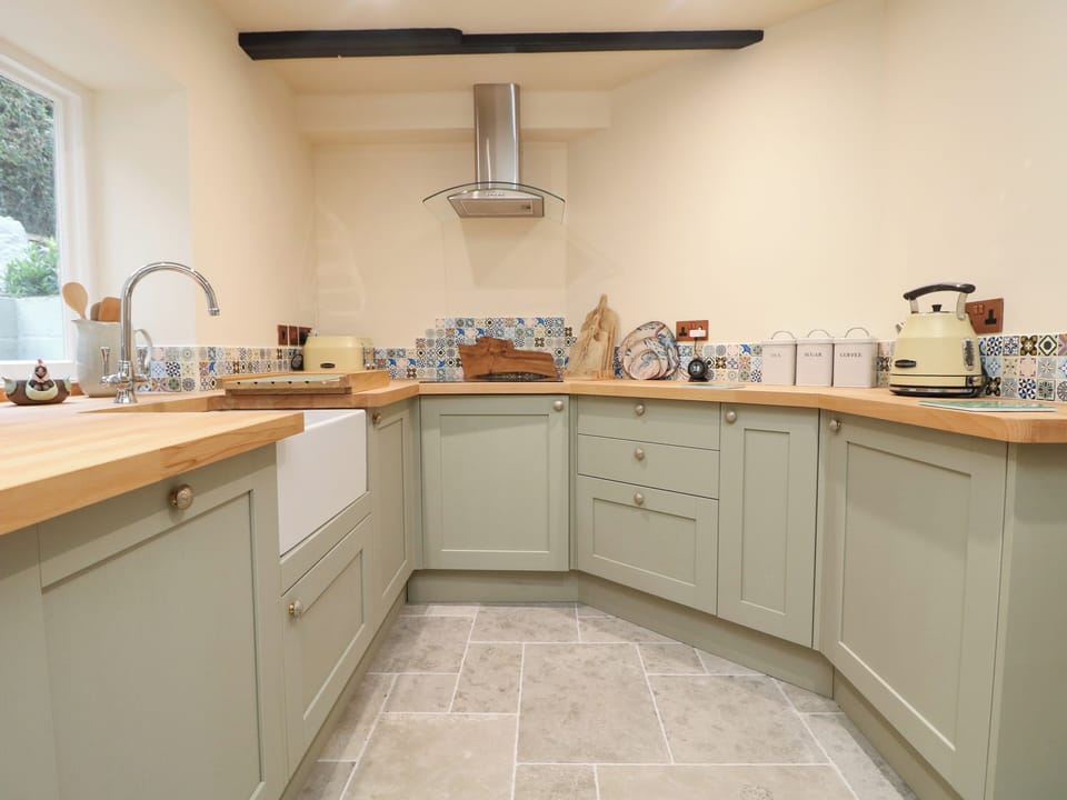 Fridge, dishwasher, electric kettle, cookware/dishes/utensils